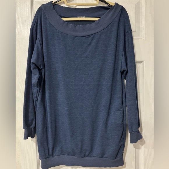 Women’s Tunic Sweater with Pockets - Picture 1 of 2